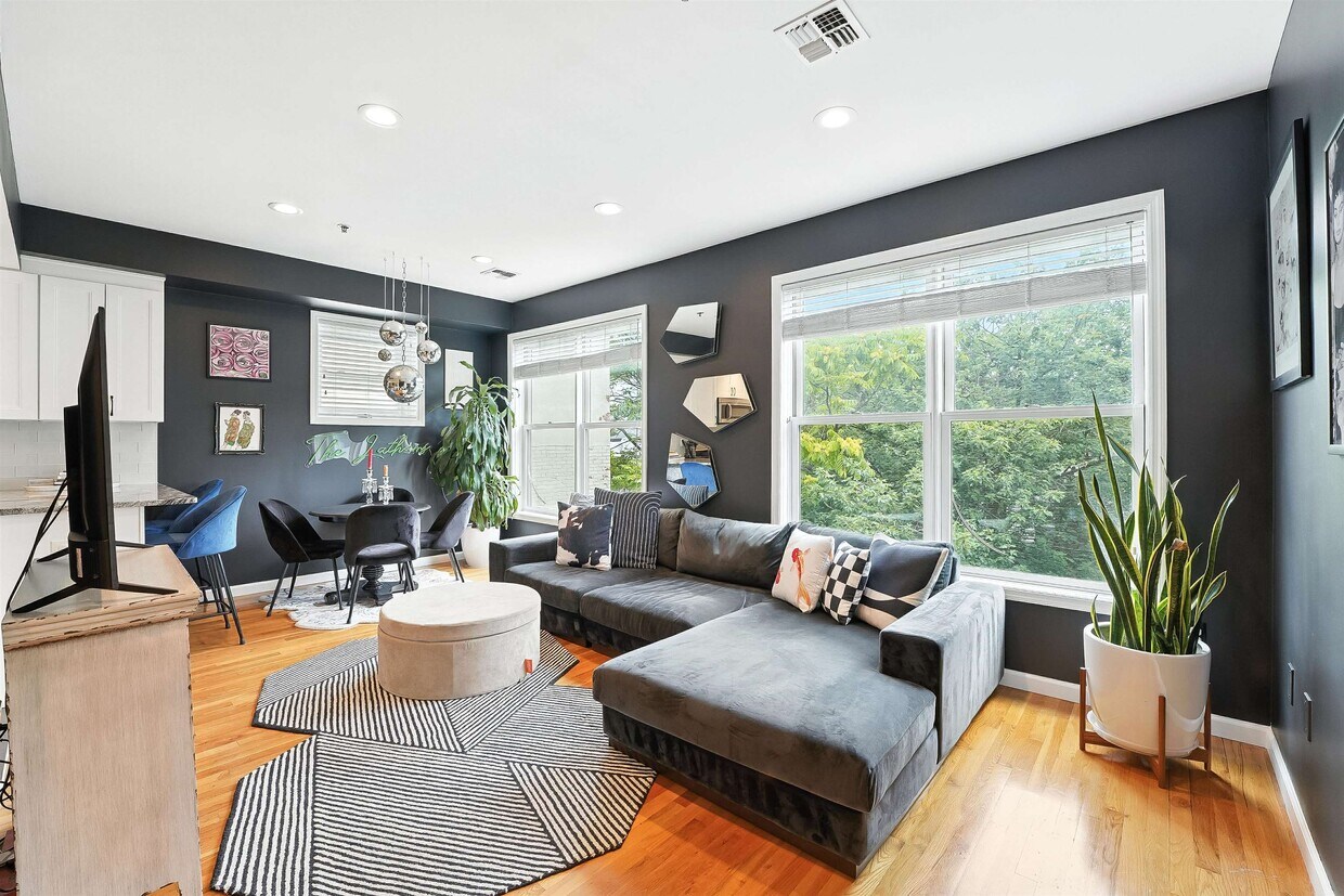 Foto principal - 323 Jackson St