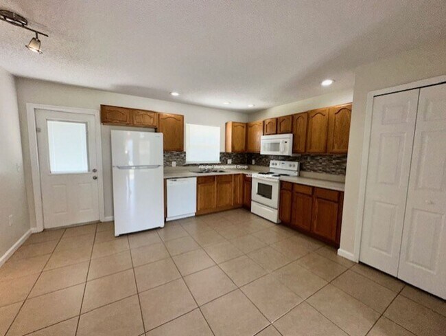 Building Photo - 658 McKinley Ct