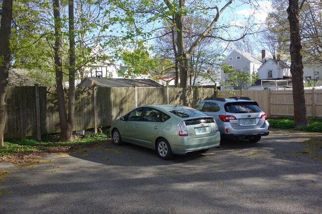 Building Photo - 142 Cabot St