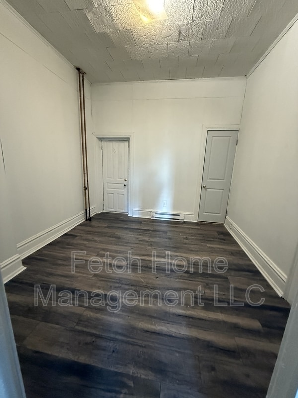 Building Photo - 347 S George St