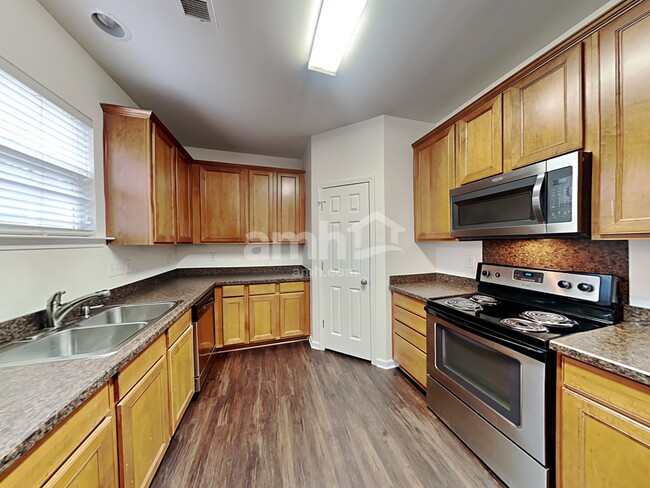 Building Photo - 5116 Abercromby St