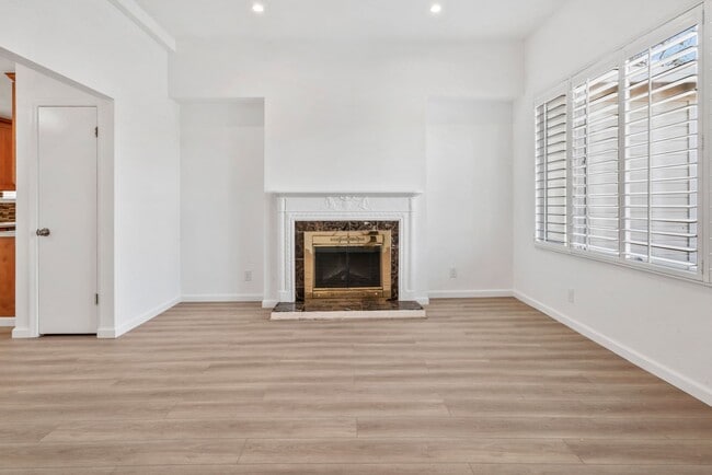 Building Photo - Move-In Ready Gem with Convenient Location