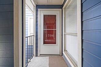 Building Photo - 18519 Egret Bay Blvd