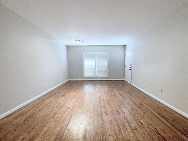 Foto del edificio - 1800 Stoney Brook Dr