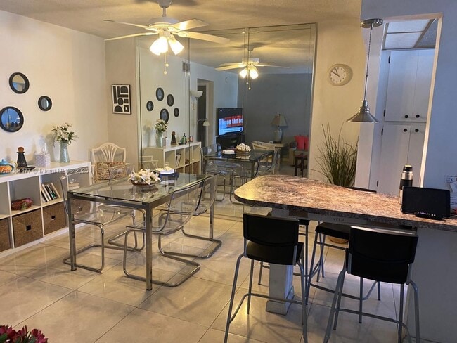 Building Photo - 541 Blue Heron Dr