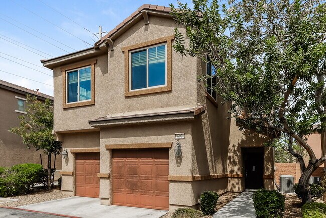 Building Photo - 697 Calamus Palm Pl