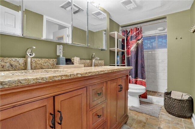 Foto del edificio - 843 Artwood Rd NE