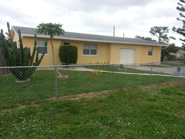 Building Photo - 1370 Kirk Rd