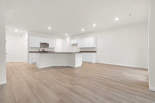 Foto del edificio - 5913 Hawkweed Dr