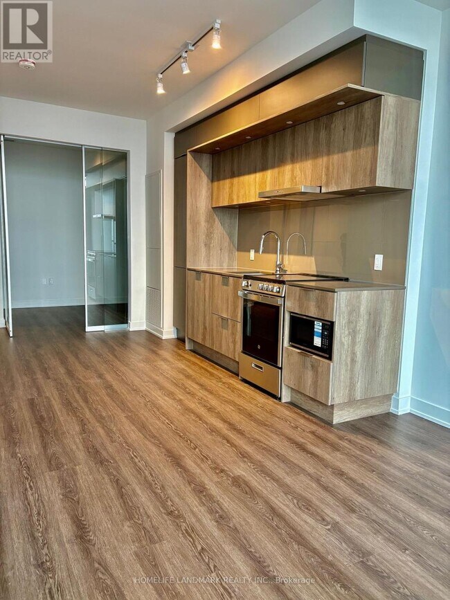 Photo du bâtiment - 448 Burnhamthorpe Rd W