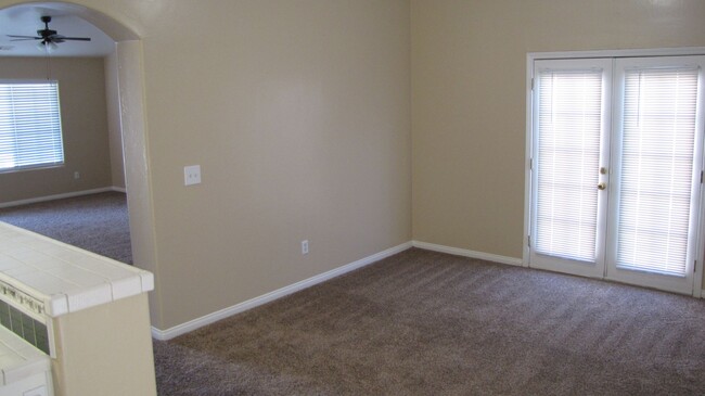 Foto del edificio - Southwest Bakersfield Home for Rent