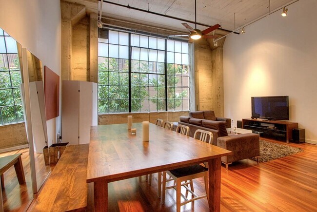 Building Photo - Beautiful 2bdr 1ba condo very close to Jac...