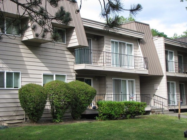 Building Photo - 6750 SW Scholls Ferry Rd