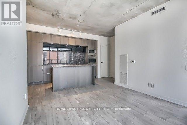 Building Photo - 88 Blue Jays Way