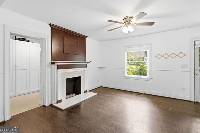 Foto del edificio - 1669 Emerald Ave SW