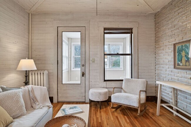 Foto del edificio - 722 Grand Ave