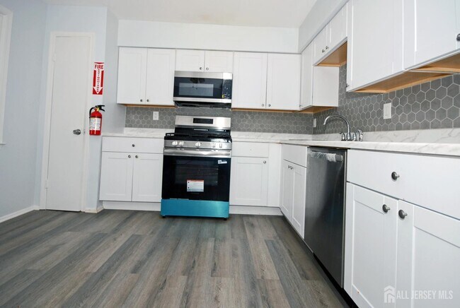 Building Photo - 13 Tiger Lilly Ct