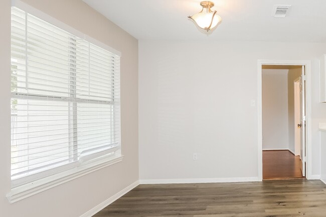 Foto del edificio - 7122 Woodland Oaks