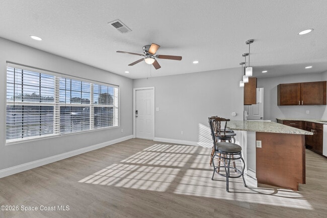 Foto del edificio - 2395 Port Malabar Blvd NE