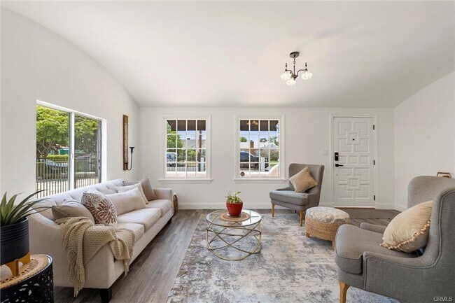 Foto del edificio - 6616 Vesper Ave