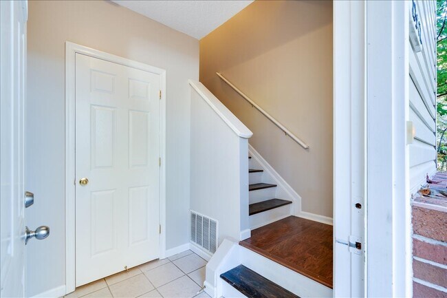 Building Photo - 2312 Lancelot Ln