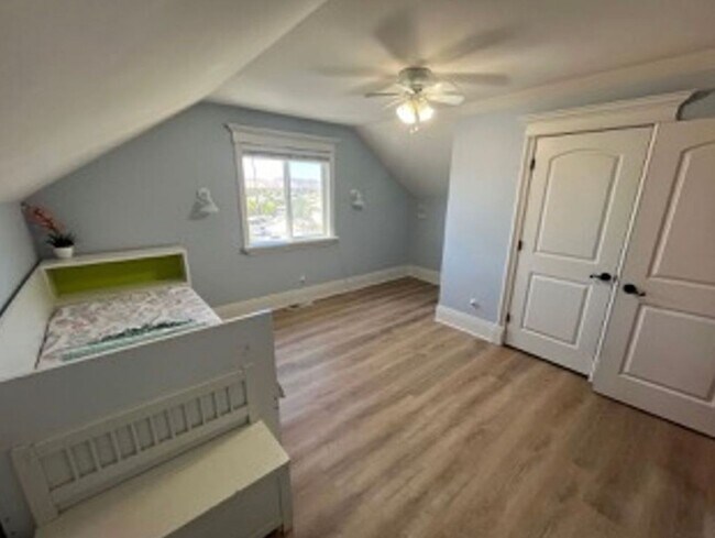 Building Photo - Beautiful, 6 Bedroom Home!