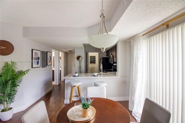 Foto del edificio - 17200 NW 64th Ave