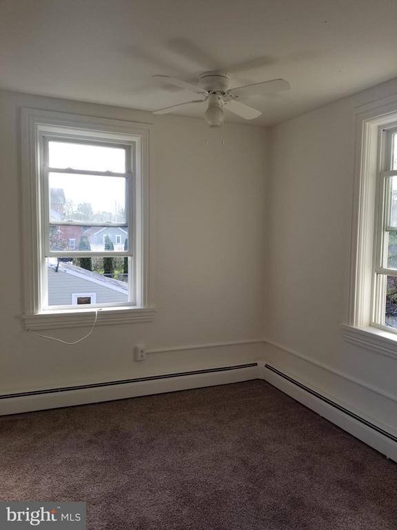 24 Green St Unit B, Christiana, PA 17509 Room for Rent in Christiana