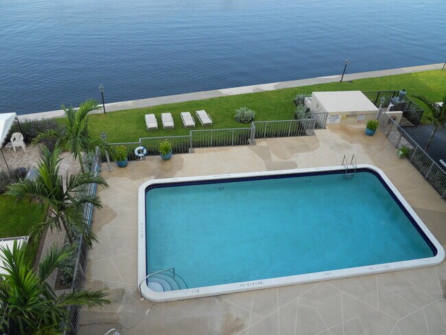 Building Photo - 2220 S Ocean Blvd
