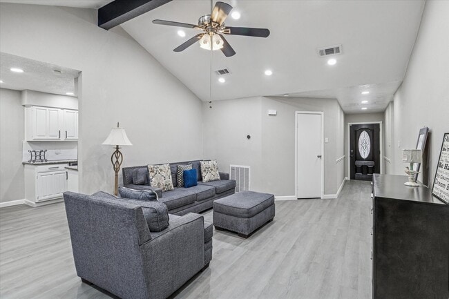 Foto del edificio - 4934 Deerwood Cir