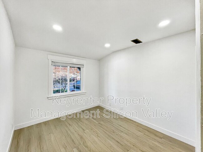 Foto del edificio - 803 Corlista Dr