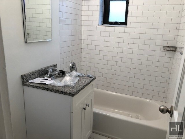 Foto del edificio - Nice 2 Bedroom on Crescent Street Astoria, NY
