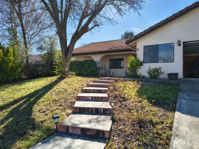 Building Photo - 1475 Godell St