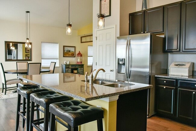 Building Photo - Great 3 Bed / 3 Bath with Garage! Open Floor Plan with Upgrades!