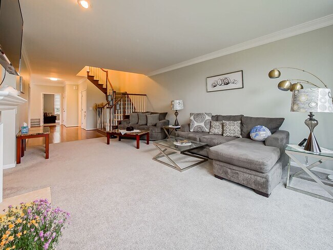 Foto del edificio - AVAILABLE NOW! Sun-Filled 3-Bed, 2.5-Bath Home with Golf Course Views in Bloomfield Hills