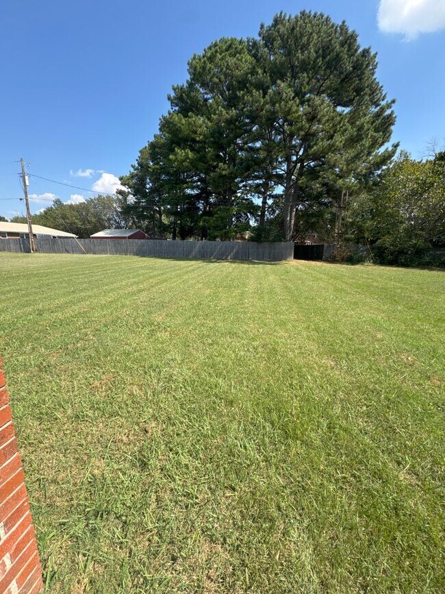 Foto del edificio - 521 Dawson Ln