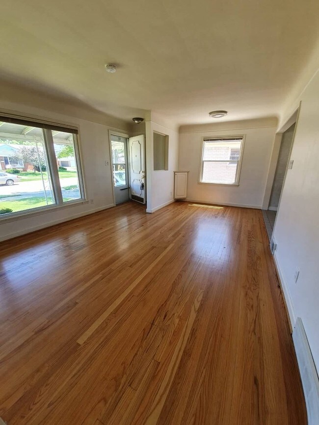 Building Photo - Solid 3 Bedroom 2 Full Bath Brick Ranch
