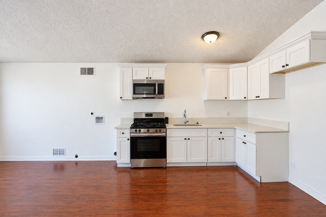 Building Photo - 1166 Minerva Ct