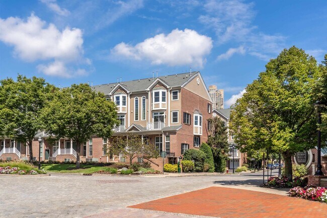 Foto del edificio - 402 Kingston Ct