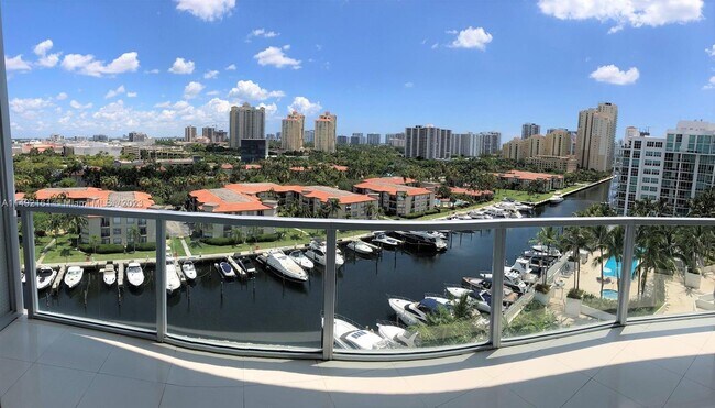 Foto del edificio - 3029 NE 188th St