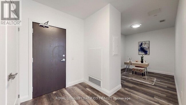 Building Photo - 332 Gosling Gardens