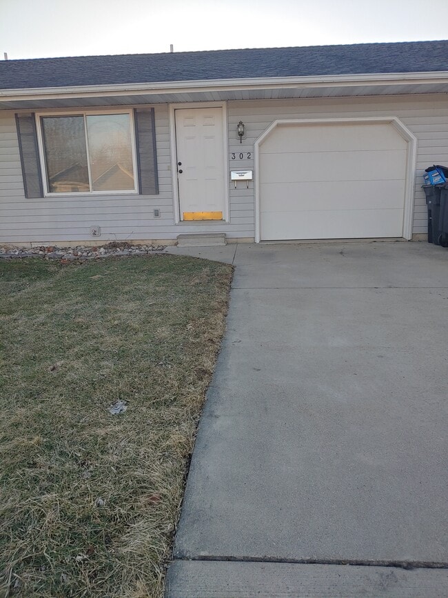 Building Photo - 300 Clear Fork Dr