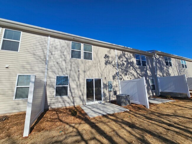 Building Photo - Brand New townhome in Newton North Carolina!