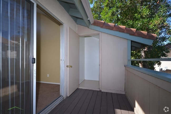 Balcony - The Oaks Apartments