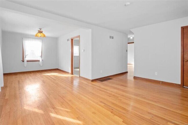 Building Photo - Fantastic 2bd/1ba home! Let yourself in!