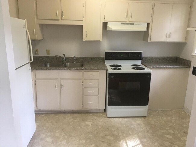 Building Photo - Amazing price for a rental in this area