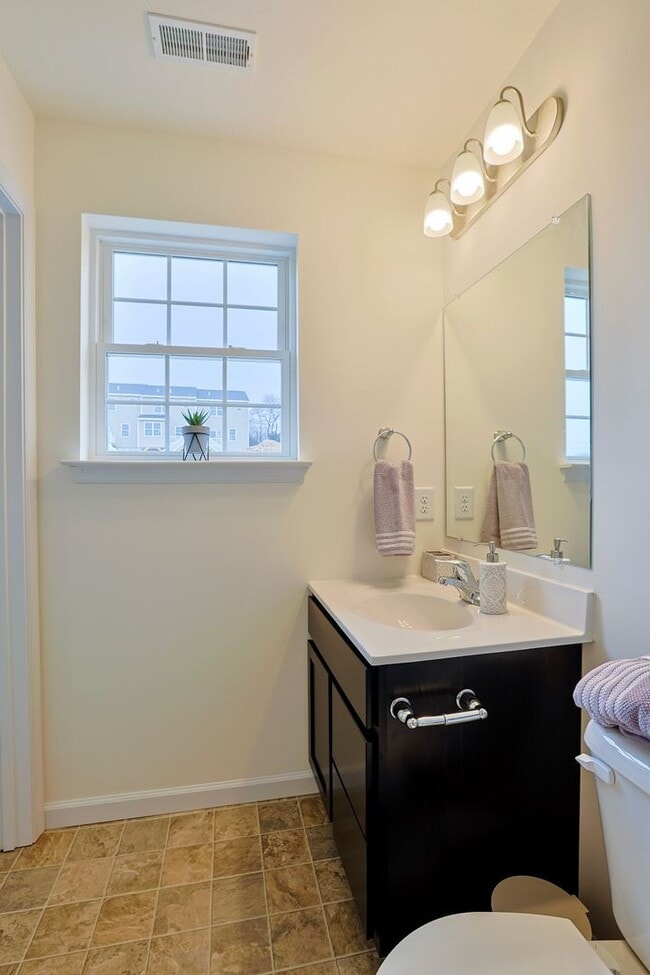 Building Photo - Luxury Townhomes!