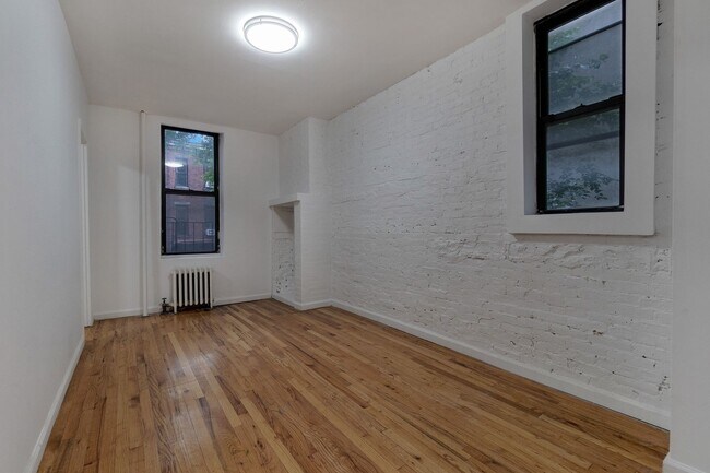 Building Photo - 334w47