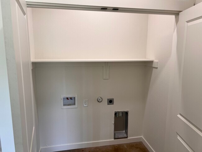 Foto del edificio - 2208 J E Woody Rd