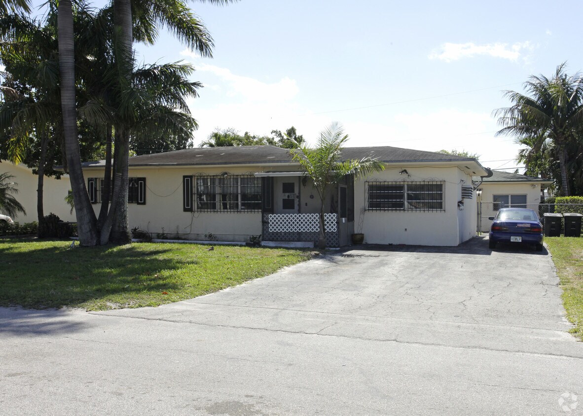 Foto del edificio - 1560 NE 125th St